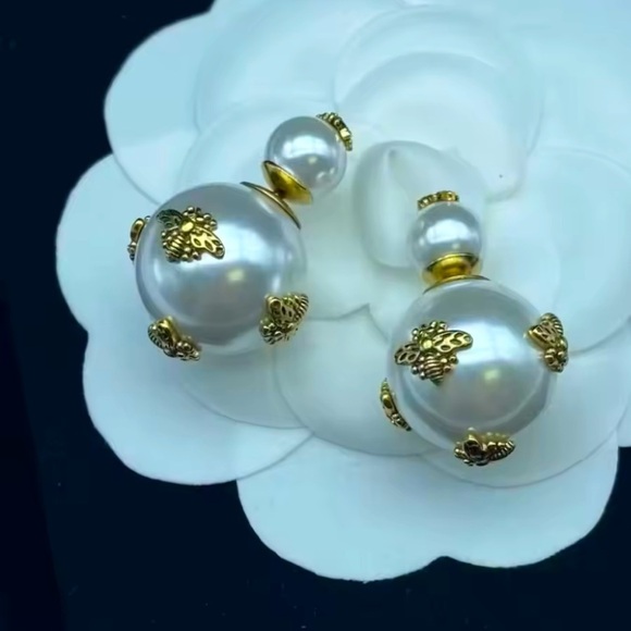 Vintage Honeybee Pearl Elegant Gold White Earrings - Picture 2 of 7